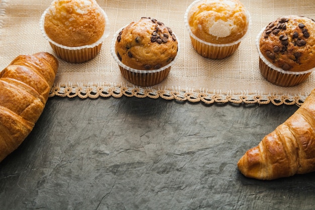 Free photo fresh baked muffins and croissants