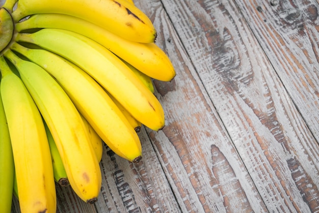 Free photo fresh bananas on wooden table .