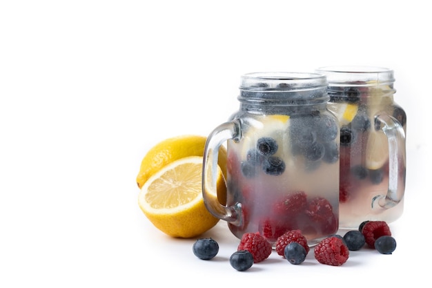 Free photo fresh berry drink with blueberries and raspberries isolated on white background copy space