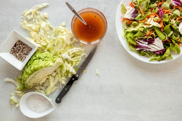 Foto gratuita cavolo fresco per insalata