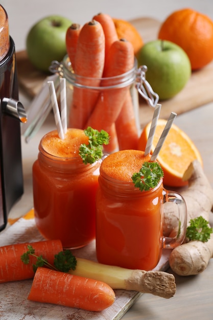 Free photo fresh carrot juice