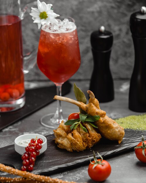 Free photo fresh cocktail with berries and stuffed meat
