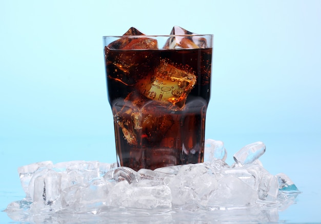 Free photo fresh cola drink in glass