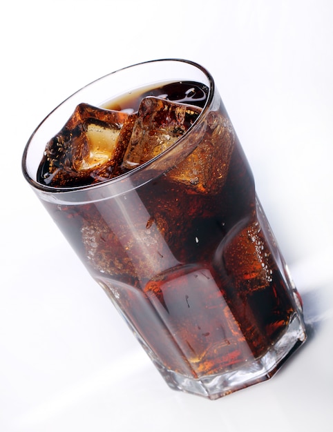 Free photo fresh cola drink in glass