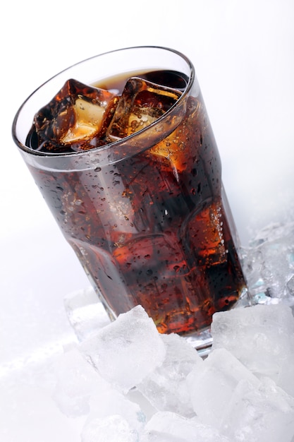 Free photo fresh cola drink in glass