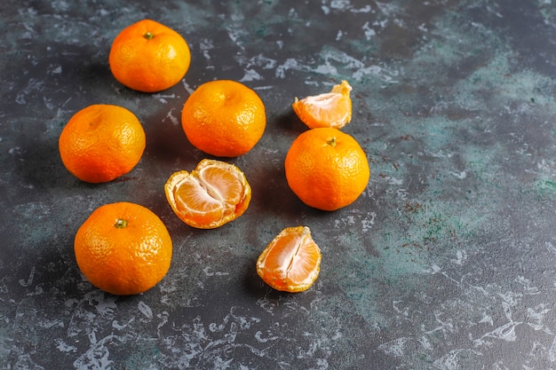 Free photo fresh juicy clementine mandarins.