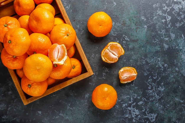 Free photo fresh juicy clementine mandarins.