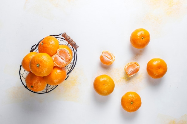 Free photo fresh juicy clementine mandarins.