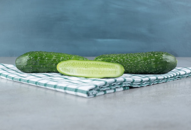 Free photo fresh juicy cucumbers on a blue tablecloth. high quality photo