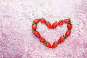 Free photo fresh juicy strawberries on light background, top view