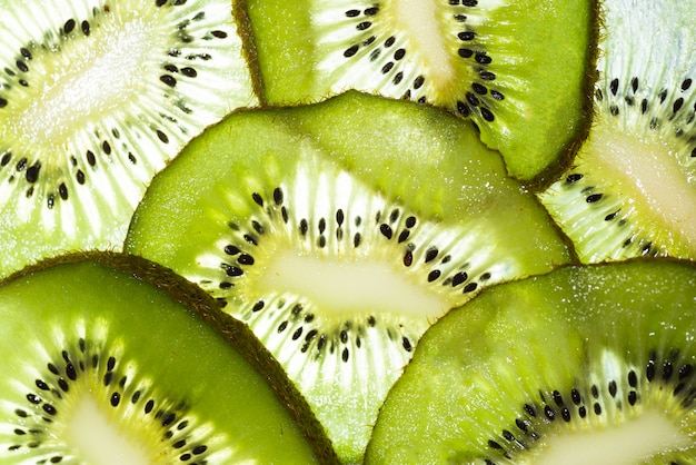 Free photo fresh kiwi fruit sliced background