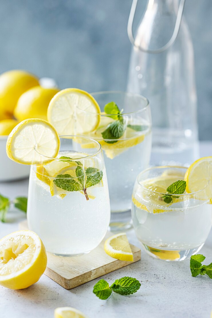 Free Photo fresh lemonade soda with sliced lemons in a glass