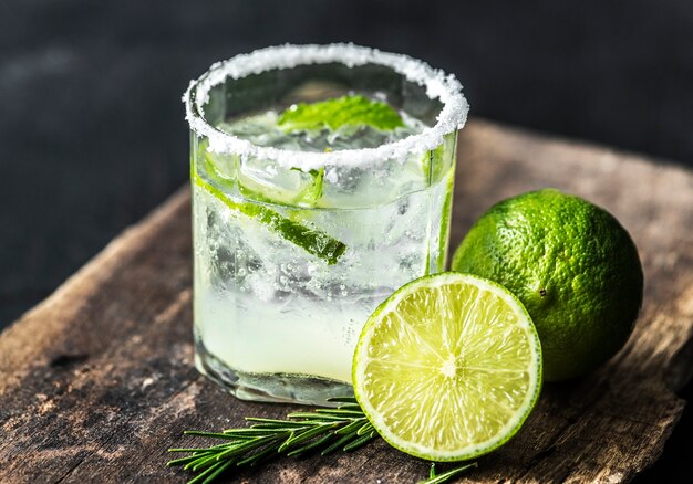 Free photo fresh lime drinks macro shot