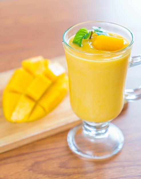 fresh mango smoothie