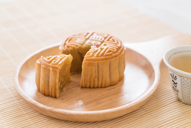 Free photo fresh moon cake