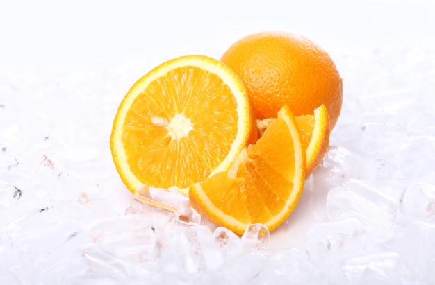 신선한 오렌지와 얼음