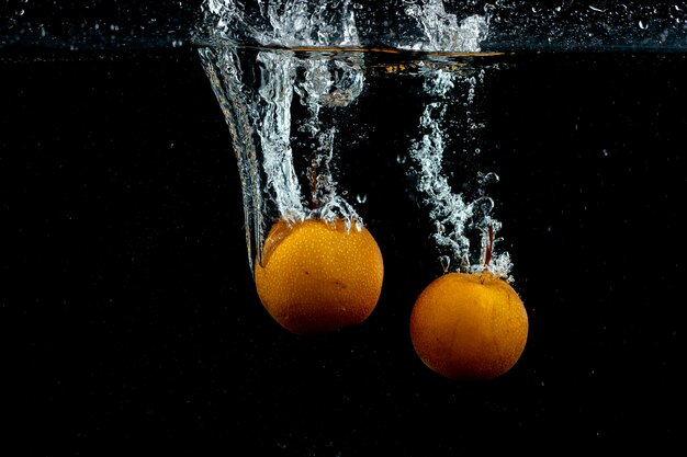 Fresh oranges in the water 