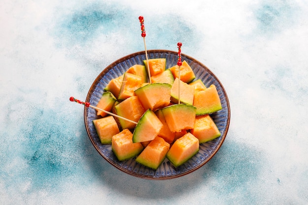 Free photo fresh organic cantaloupe melon.