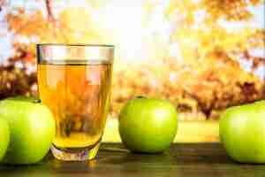 Free photo fresh organic green apple juice
