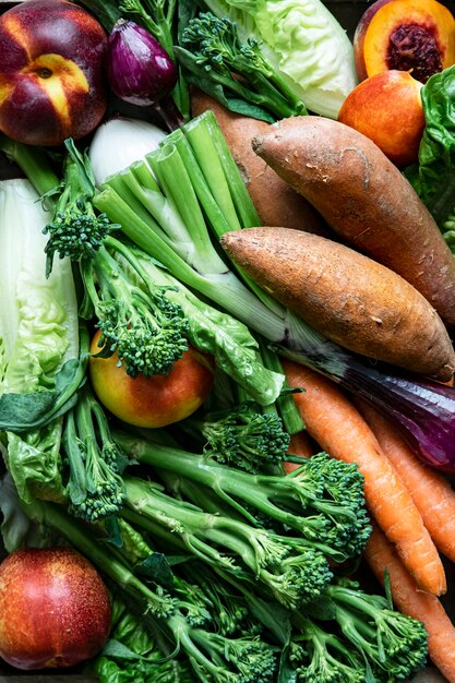 新鮮な有機ミックス果物と野菜