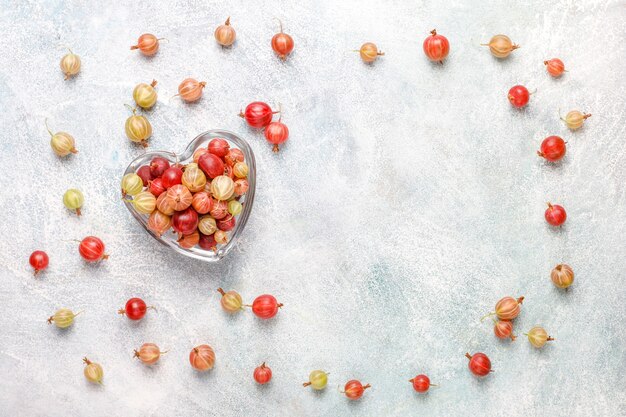 Free photo fresh organic sweet gooseberries in bowl