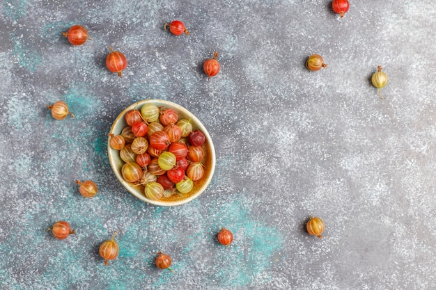 Free photo fresh organic sweet gooseberries in bowl