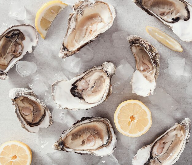 fresh oyster with lemon