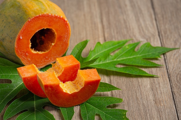 Free photo fresh papaya, cut into pieces, put on a wooden floor