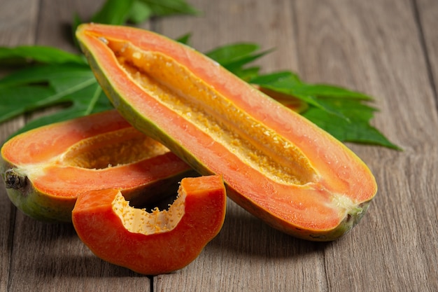 Free photo fresh papaya, cut into pieces, put on a wooden floor