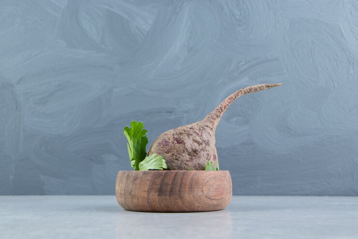 Free Photo fresh parsley and radishes in the bowl , on the marble background.
