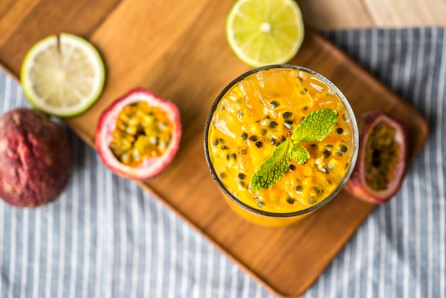 Free photo fresh passionfruit smoothie macro shot