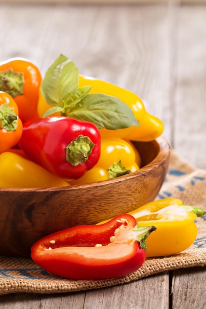 Free photo fresh peppers in a bowl