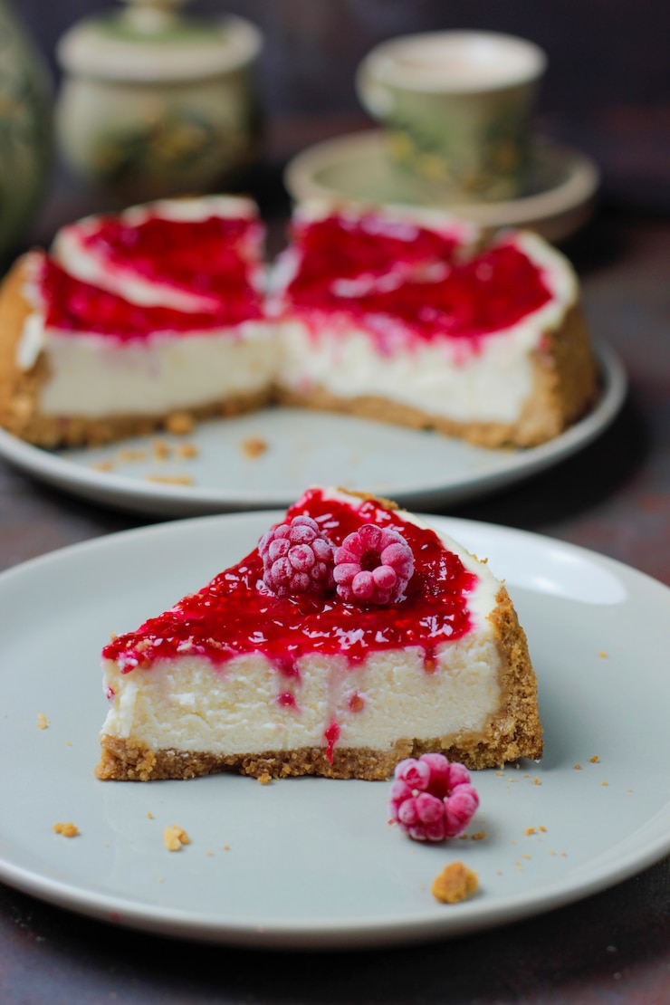 Free Photo fresh raspberry cheesecake