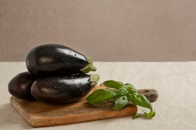 Free photo fresh raw eggplants still life