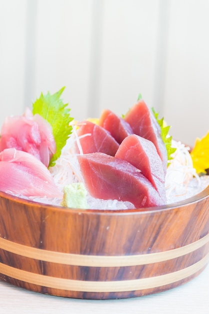 Foto gratuita pesce crudo fresco sashimi