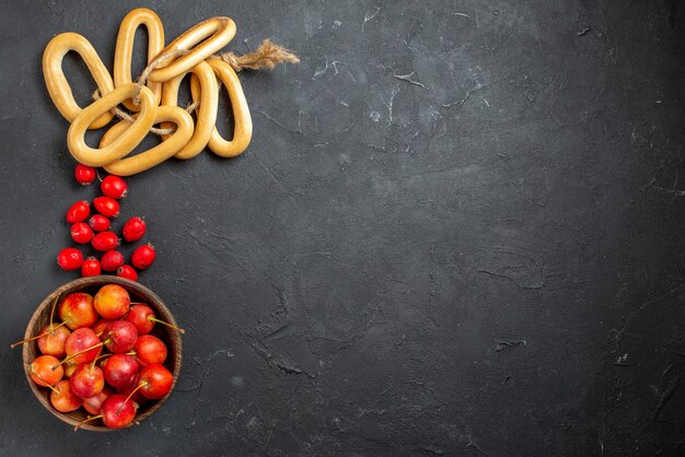 Free photo fresh red cherry fruit in a bowl on gray background