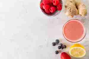 Free photo fresh red smoothie with rapsberries