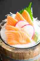 Free photo fresh salmon with radish slices