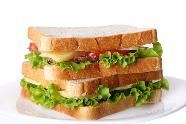 Free photo fresh sandwich with vegetables and tomatoes