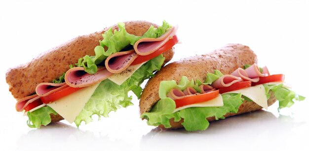 Свежий и вкусный бутерброд