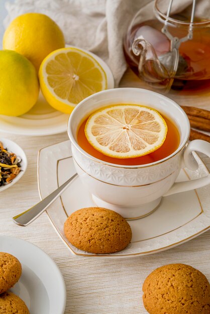 Fresh tea with lemonon desk