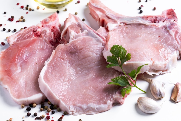Free Photo fresh uncooked pork chops isolated on white background