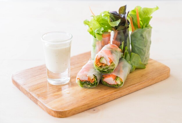 Fresh vegetable noodle spring roll