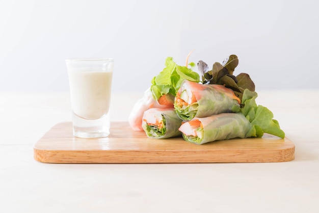 Fresh vegetable noodle spring roll