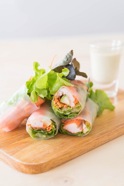 Fresh vegetable noodle spring roll