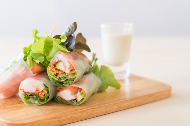 Fresh vegetable noodle spring roll