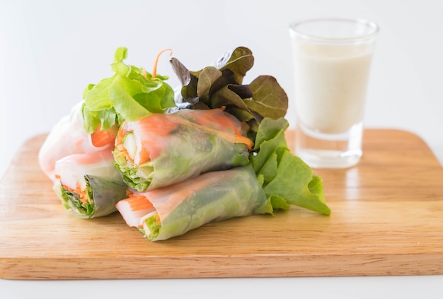 Fresh vegetable noodle spring roll