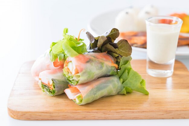 Fresh vegetable noodle spring roll