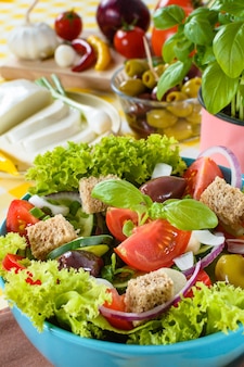Fresh vegetable salad with bread cubes
