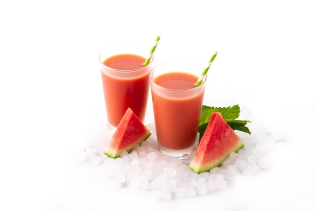 Foto gratuita succo di anguria fresca con ghiaccio